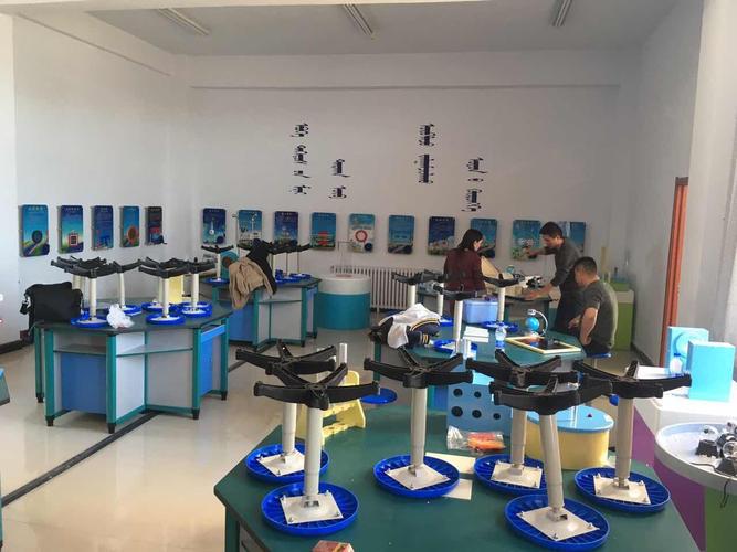 高中科技創(chuàng)新教育實(shí)驗(yàn)室 融合教育科技的未來(lái)學(xué)習(xí)空間